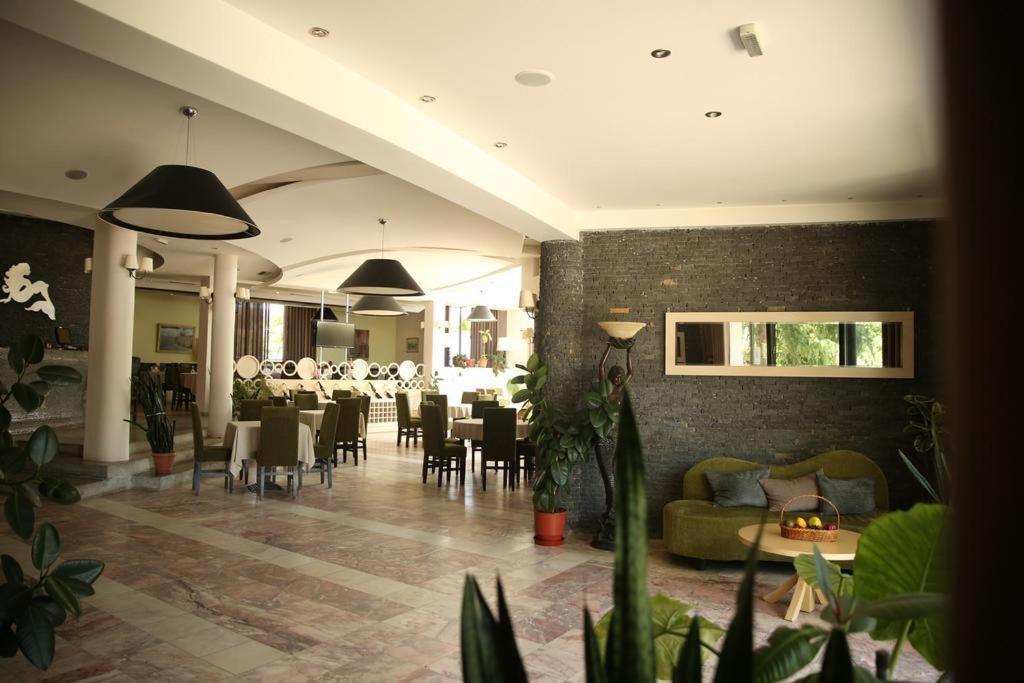 Sirena Hotel Tushemisht Zewnętrze zdjęcie