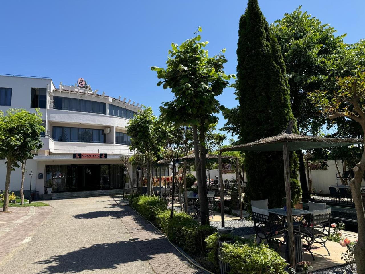 Sirena Hotel Tushemisht Zewnętrze zdjęcie