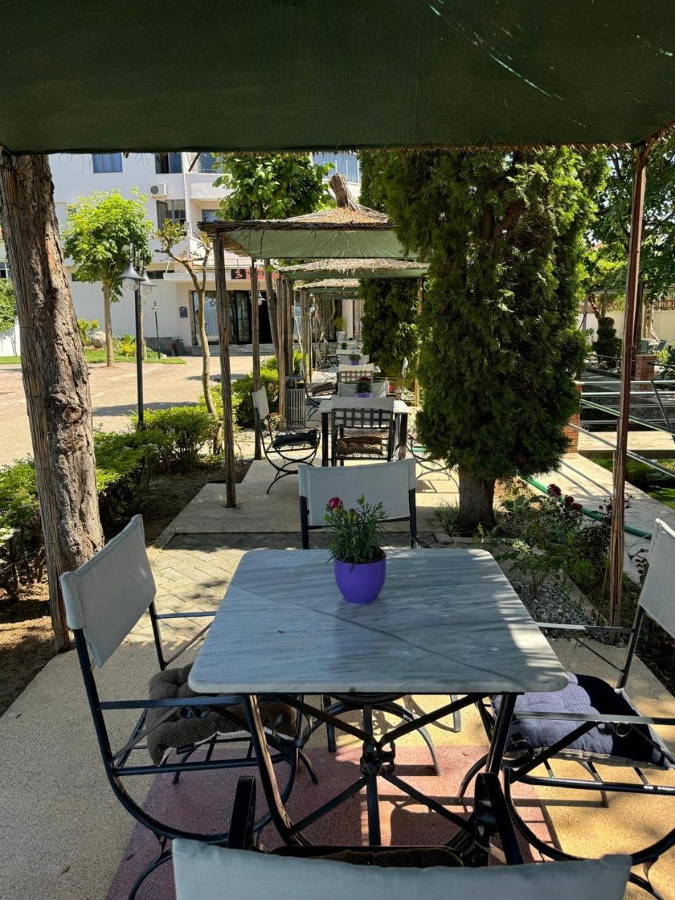 Sirena Hotel Tushemisht Zewnętrze zdjęcie