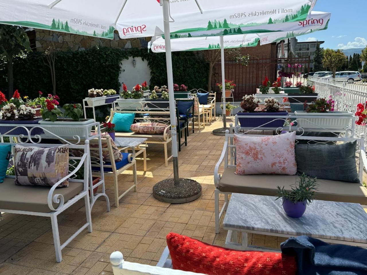 Sirena Hotel Tushemisht Zewnętrze zdjęcie