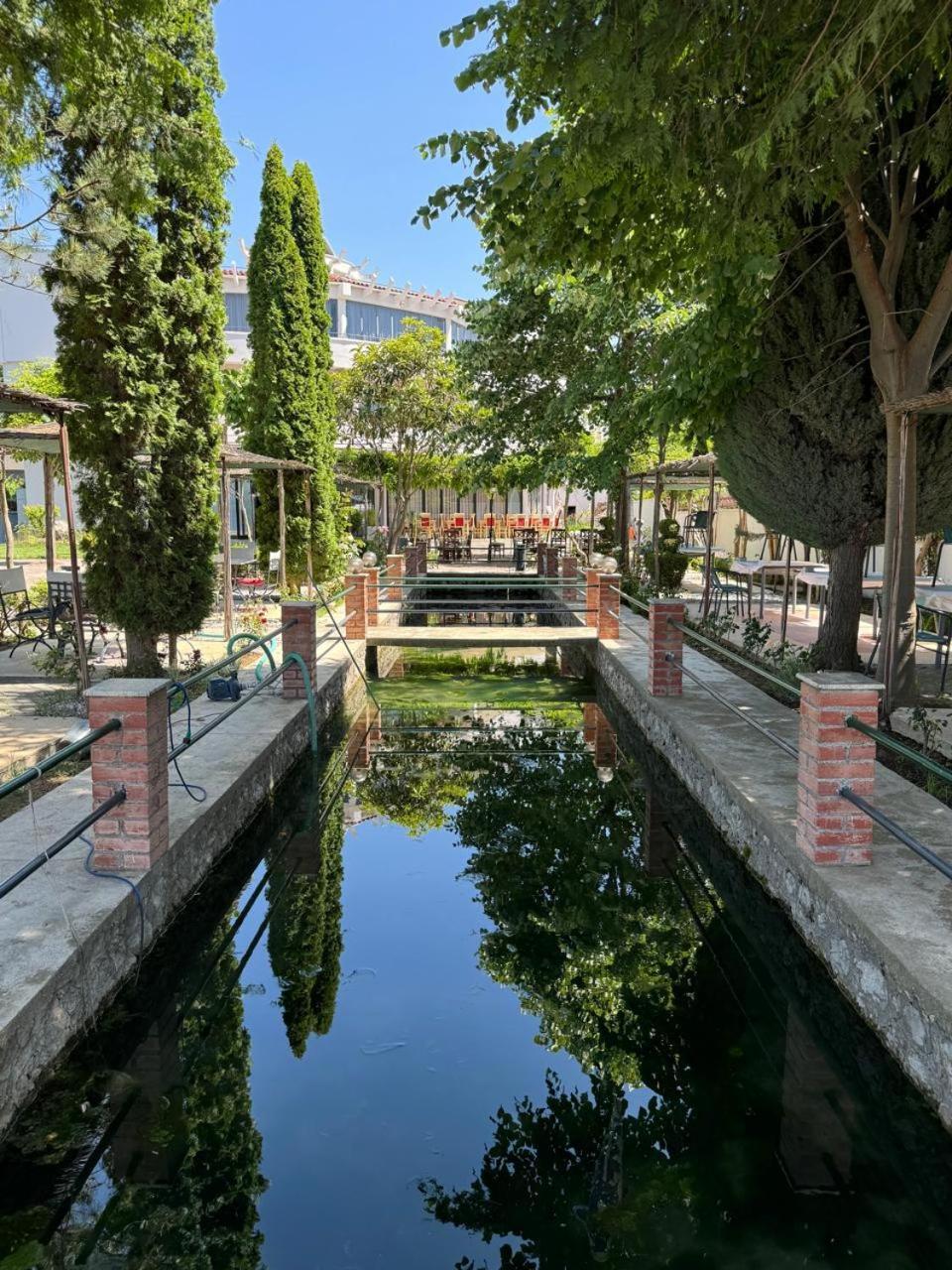 Sirena Hotel Tushemisht Zewnętrze zdjęcie