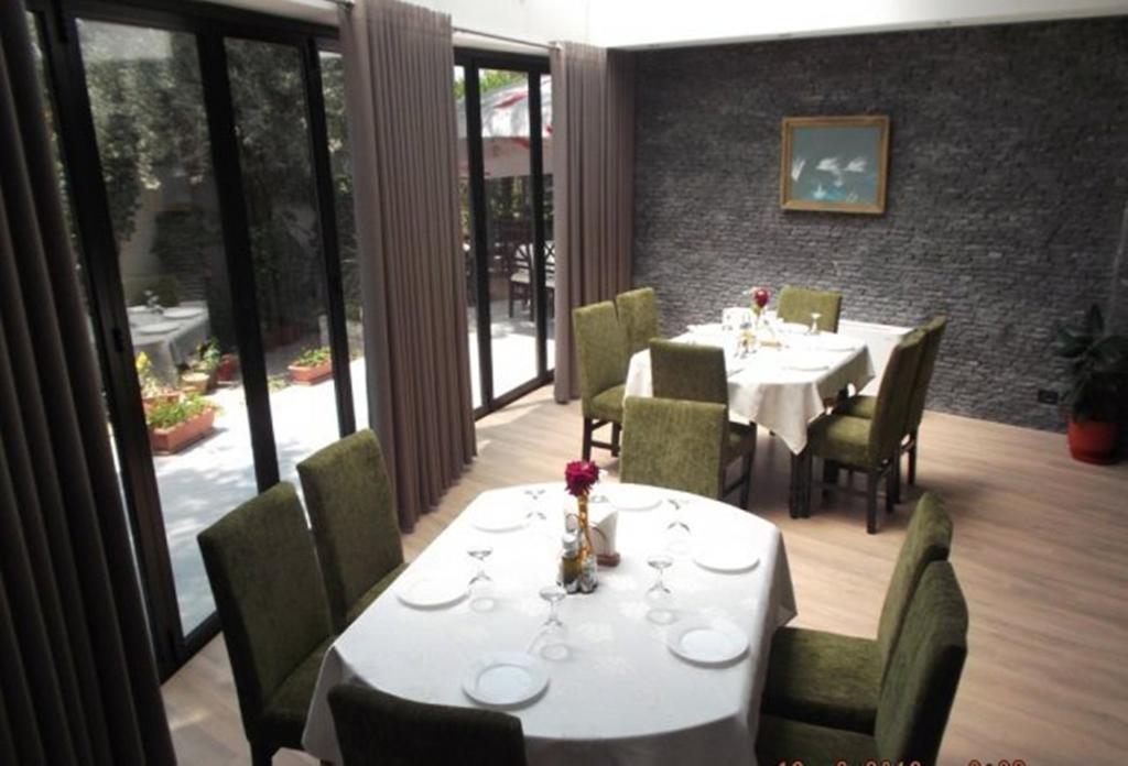 Sirena Hotel Tushemisht Zewnętrze zdjęcie