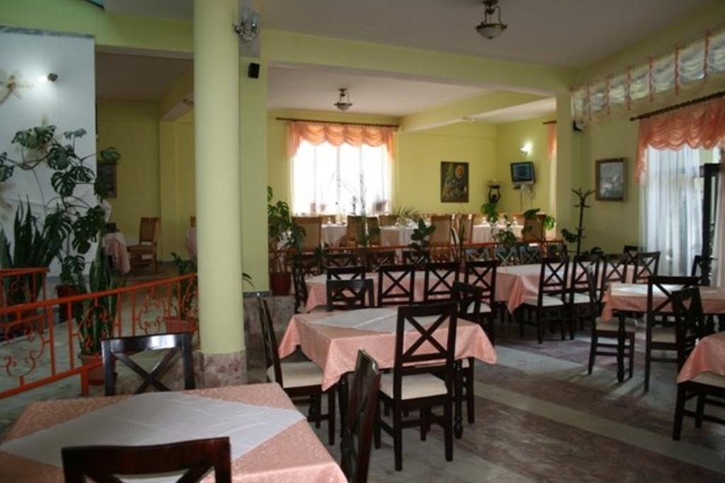 Sirena Hotel Tushemisht Zewnętrze zdjęcie