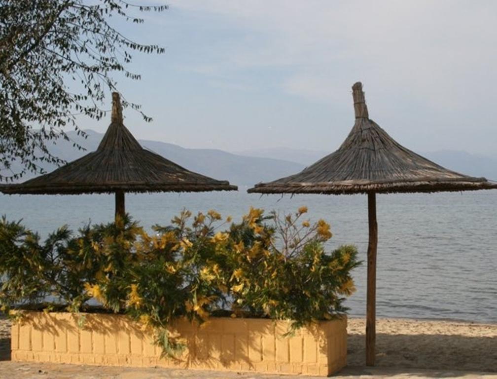 Sirena Hotel Tushemisht Zewnętrze zdjęcie