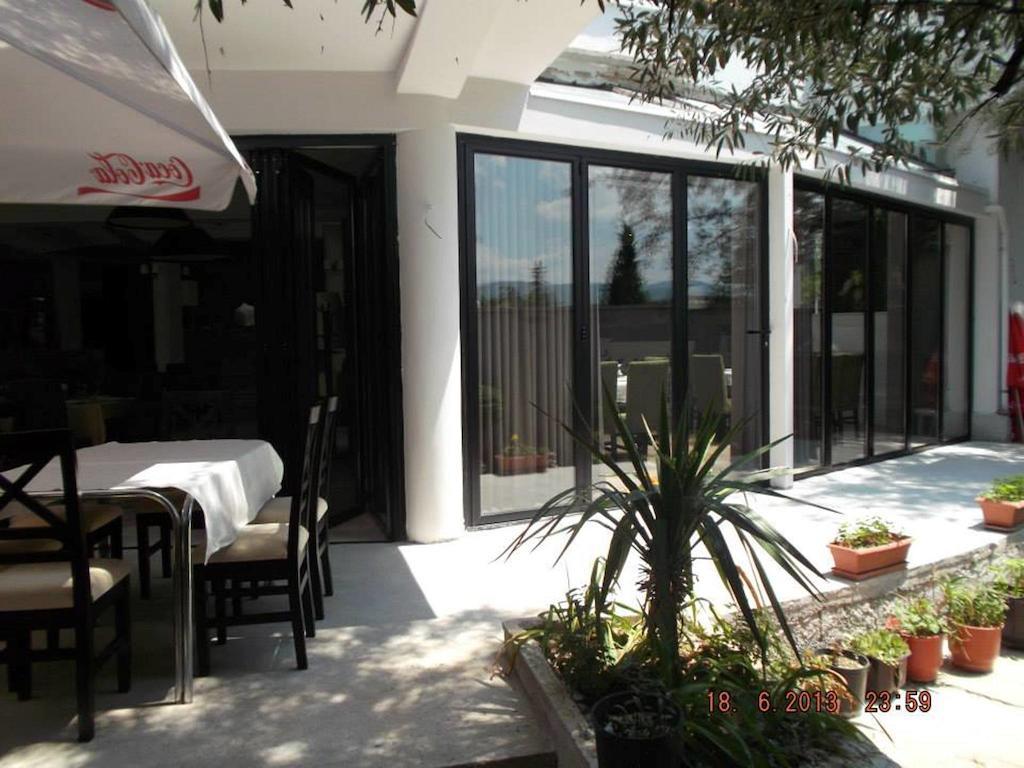 Sirena Hotel Tushemisht Zewnętrze zdjęcie